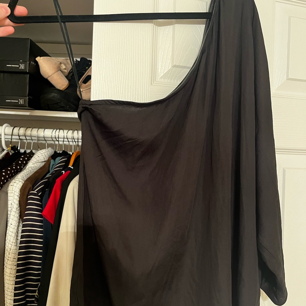 Petal & Pup Black One-Shoulder Blouse